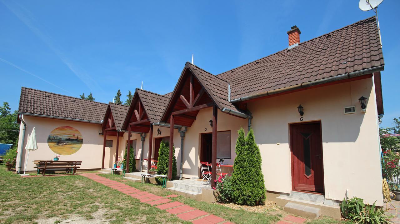 Pension Elisabeth Balatonlelle Esterno foto